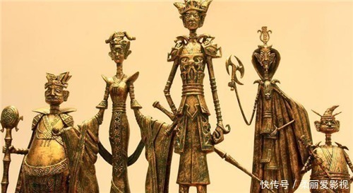 出土!三星堆明明可深入研究,为何挖到一半就停了?你看挖出的都是些啥