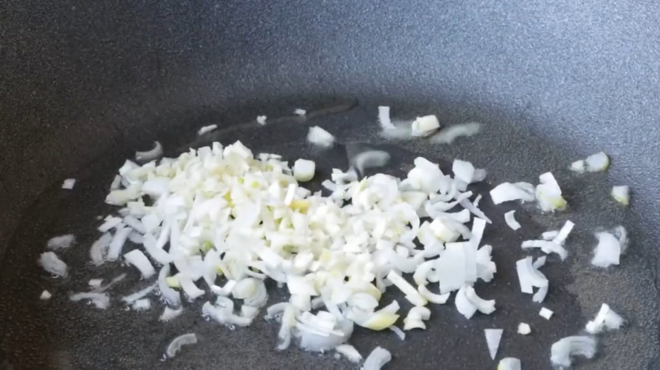  粉条|粉条不要炖着吃了，咱们换个新吃法，一口酥脆，一碗下去真舒坦