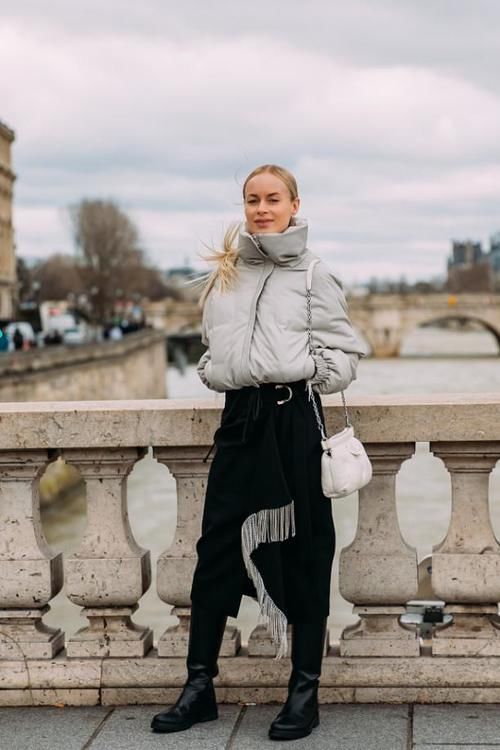  呢大衣|毛呢大衣已经过时了，冬天穿这种服装才好看，遮肉显瘦还保暖