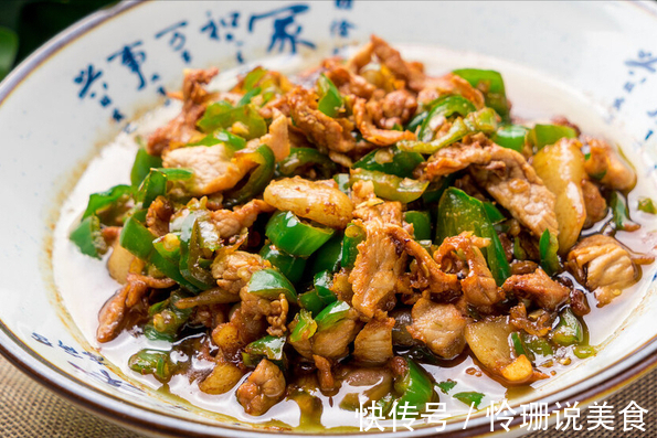 做辣椒炒肉，先炒辣椒还是先炒肉记住2个技巧，肉片滑嫩辣椒香