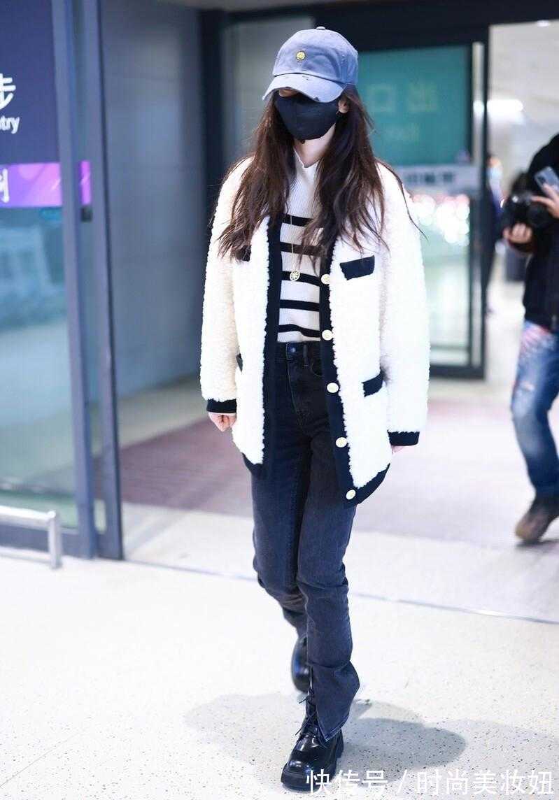 羽绒服|Angelababy不愧是模特出道的,穿小香风配牛仔裤走机场,洋气减龄