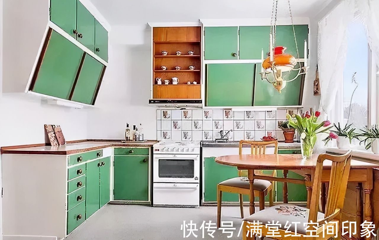厨房|厨房吊柜如何设计？这种吊柜美观实用，还不碰头