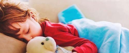 初潮|12岁女儿初潮,爸爸拿“姨妈巾”指导全过程,同学:简直不敢想象