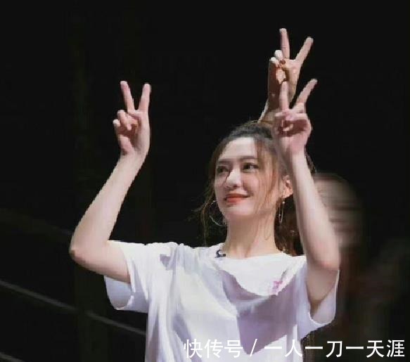 应采儿看陈小春表演,陈小春激动到说话需要翻译,网友被虐到了