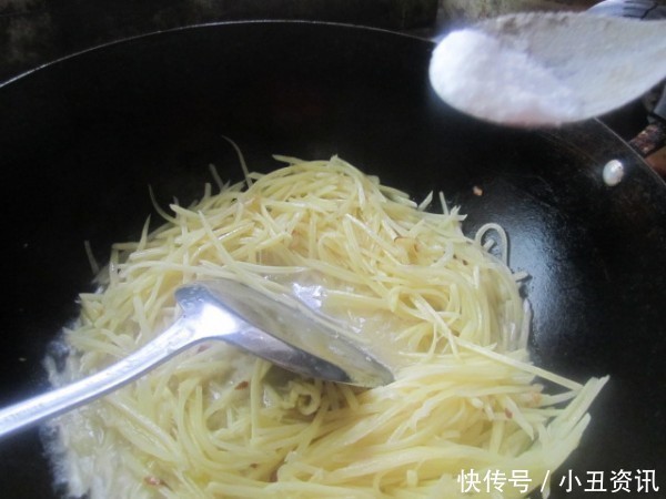 胃肠|忠告炒土豆不能放此物，吃了就是没病找病，现在知道还不晚！