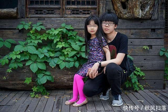 二胎政策|哥哥接妹妹放学总被认成爸爸,哥哥灵机一动,别人再也没认错