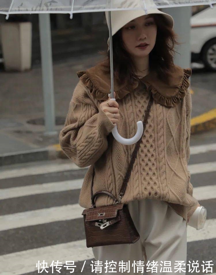 2021年第一套绝美气质穿搭:丝绒裙+毛衣!!!