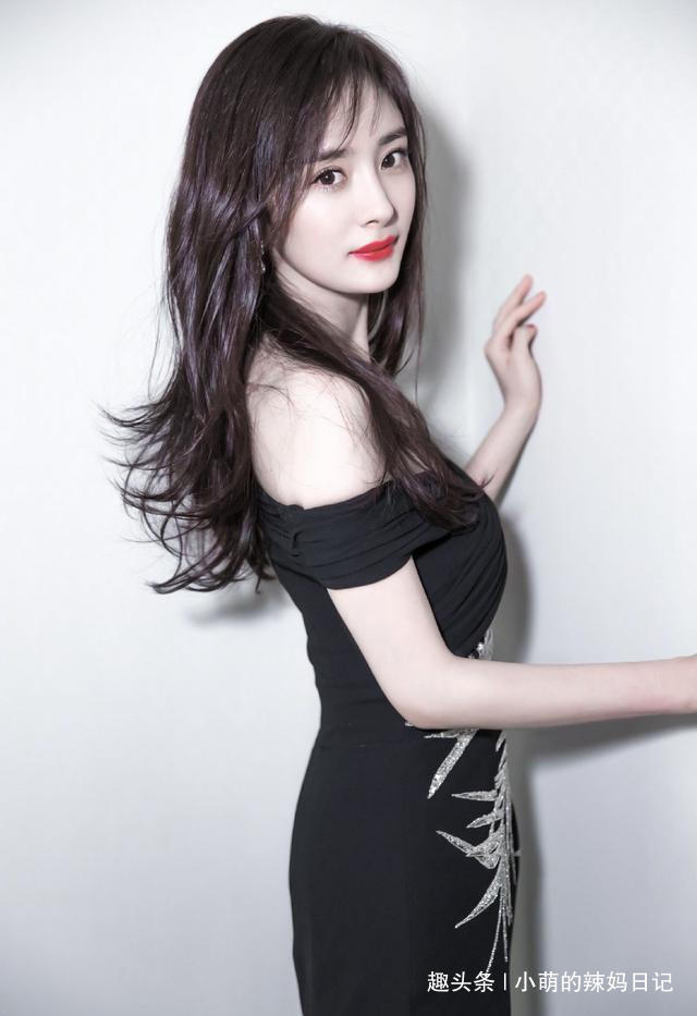 发量|女人过了45岁,烫卷发比留直发更减龄!建议这4款,年轻更显气质