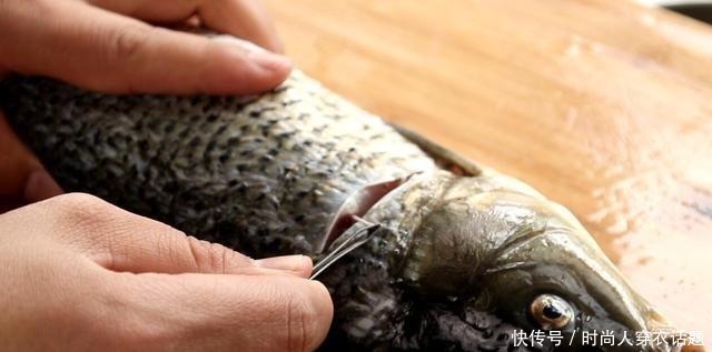 柠檬汁|给鱼去腥，只会加葱姜料酒就错了，大厨教你一招，鱼肉鲜嫩无腥味