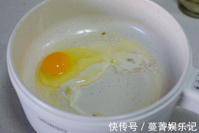 午饭|50岁阿姨午饭一人食,五彩炒饭丸子汤,不糊弄不凑合认真生活
