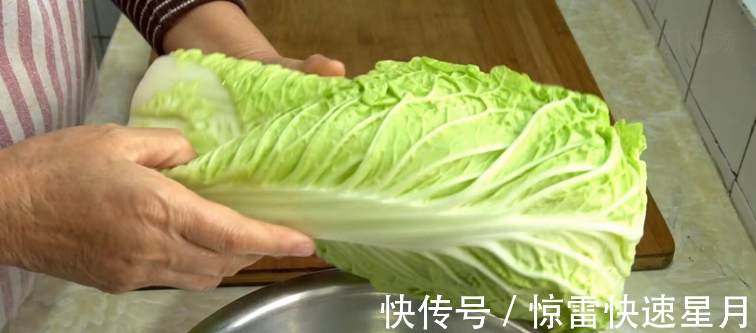 步骤|白菜加3个鸡蛋,2分钟教你做懒人早餐,手不沾面,口感鲜营养全!