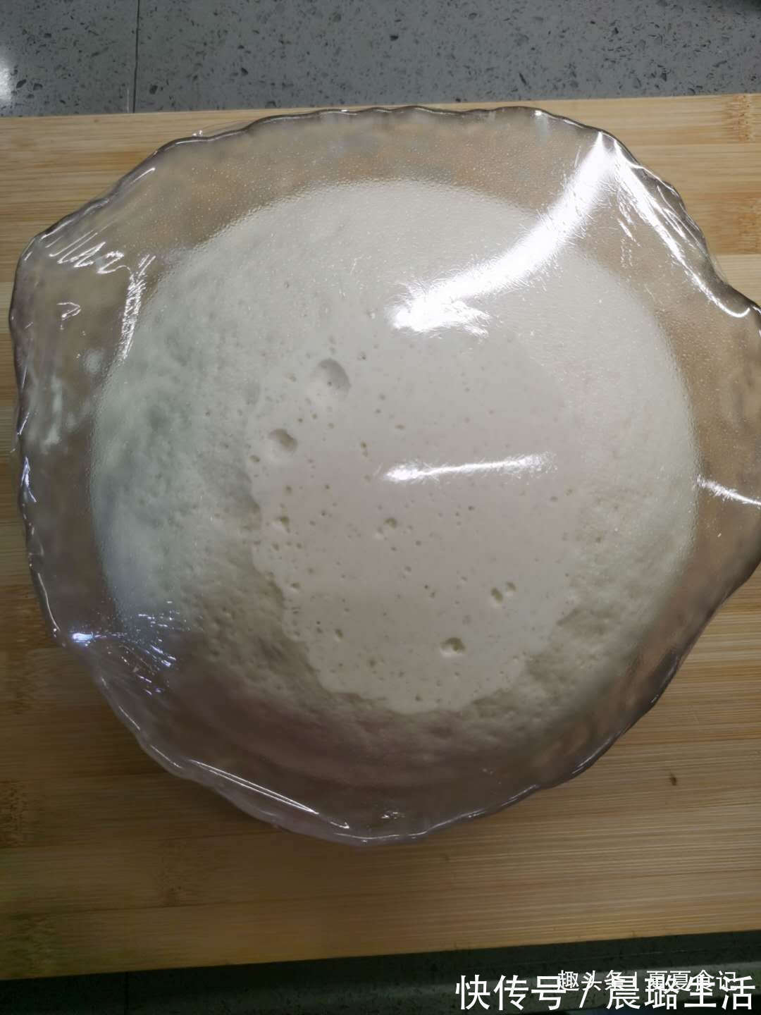 自从学会这早餐，儿子就迷上了它，卷一卷煎一煎，蓬松酥脆香喷喷