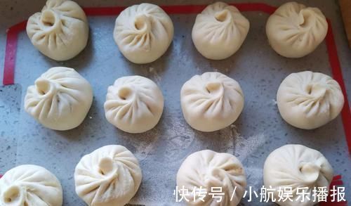十三香|包子这样做，薄皮大馅，又香又软，凉了也不硬，蒸了一大锅没够吃