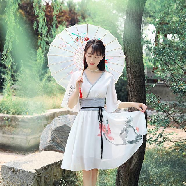 汉元素|汉服即便是改良了,也只有中国人才能穿得出神韵,外国人还真不行