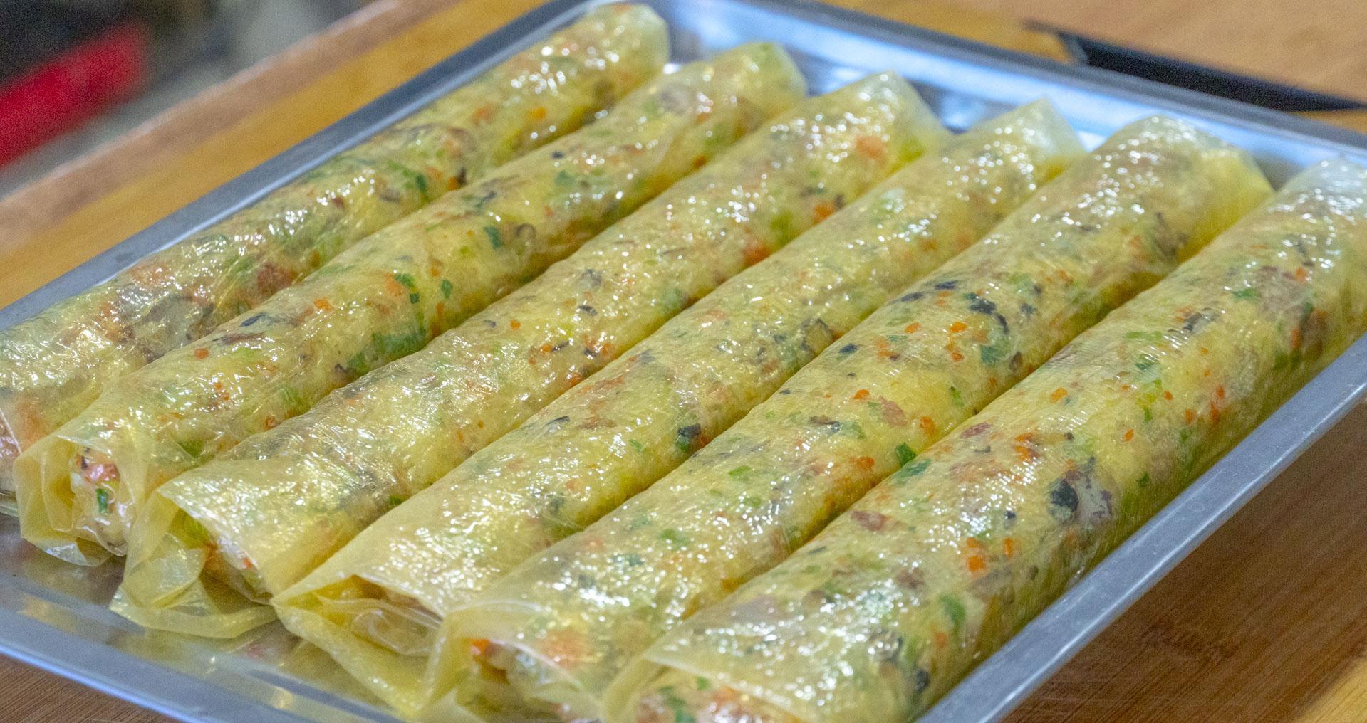 冬天早餐如此做,蒸一蒸卷一卷,软糯又咸香,大雪过后孩子抢着吃