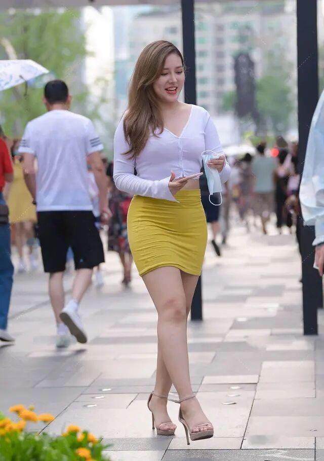 “胯骨大”的女性,穿衣搭配要谨慎,一不小心穿出