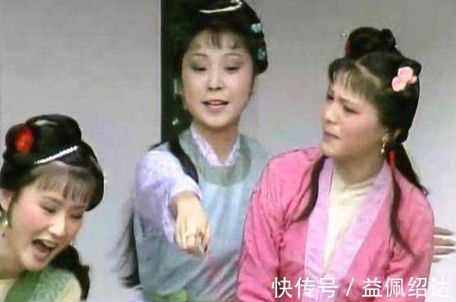 抄检大观园$贾宝玉身边最聪明的丫鬟,不是袭人不是晴雯,而是默默无闻的她