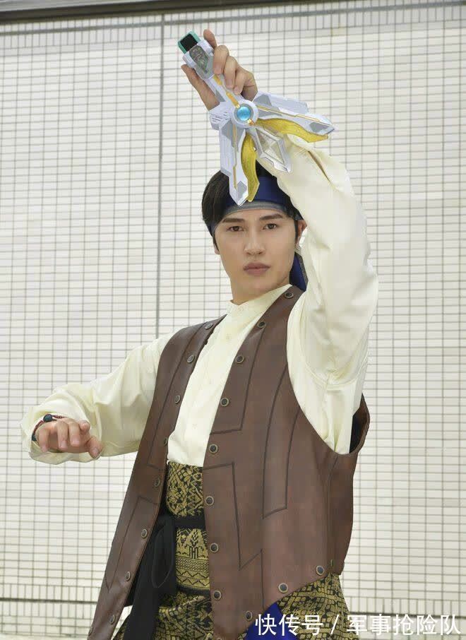 宫野|特利迦奥特曼中“闪耀形态”出现,与“利布特奥特曼”携手战斗!