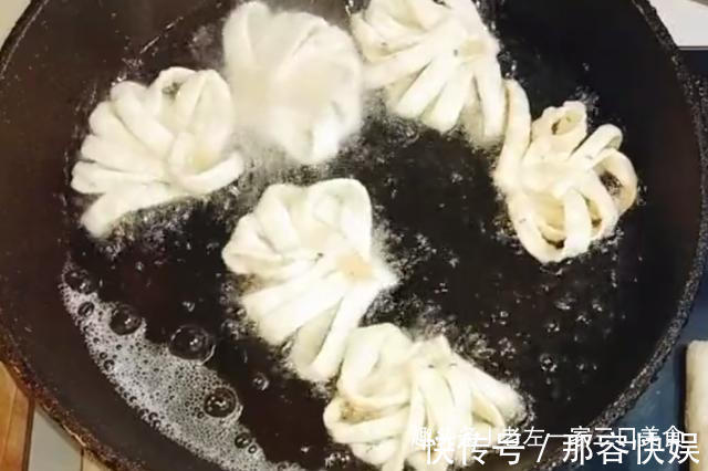 炸排叉也叫麻叶,老左教你制作比例及手法,学会了可以自己在家炸