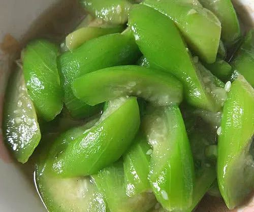 丝瓜炒西红|炒丝瓜加一物,等于“天然泻药”,软化血管不堵塞,小肚子不鼓了