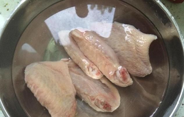 鸡翅|奶奶用了40年的鸡翅秘方,一口脱骨,好吃到舔手指,雷打不动!