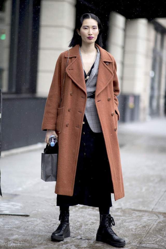 冬天里的优雅，都被“大衣＋半裙”承包了，照着穿美成韩剧女主