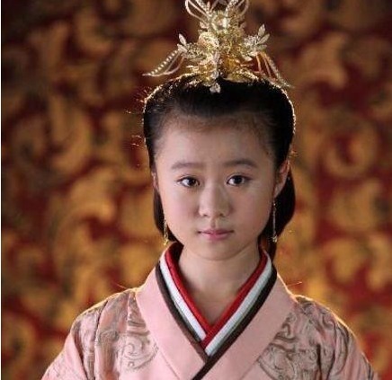 生下|11岁嫁给亲舅舅,12岁生下一子,40岁病死被验出是少女之身