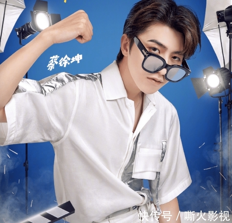 于洋|《跑男9》收官海报，全员都秀出“拳头”，唯独这两个人不一样