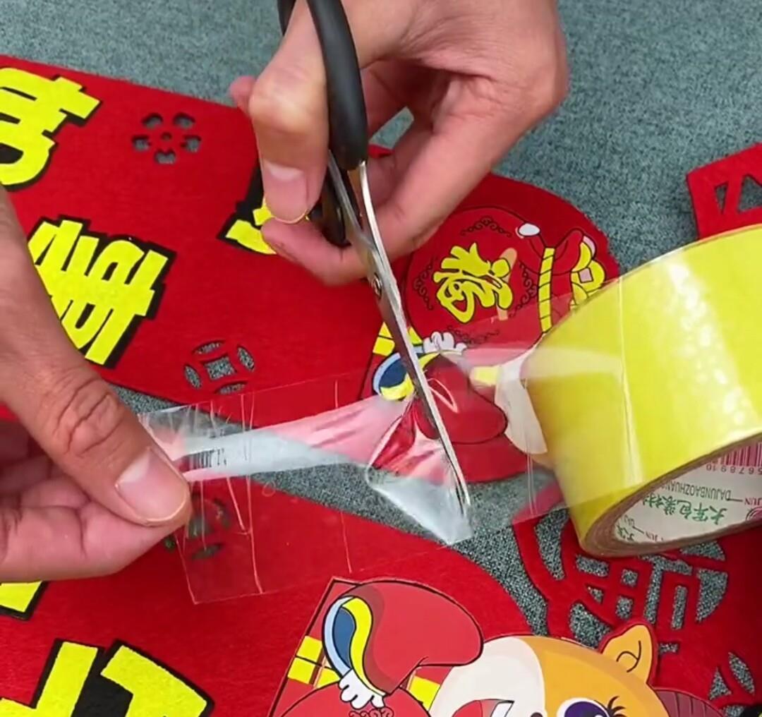 快过年啦,你知道怎么贴对联才不会掉吗?而且不会粘留任何痕迹