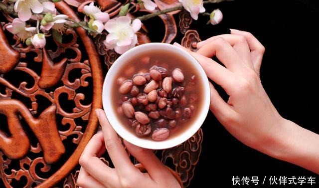 它是“长生果”,和红豆一起煮,香甜软糯又营养,温暖舒适过冬天
