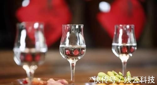 伤身|每天晚上喝一两白酒,是养生还是伤身?今天告诉你答案,勿信谣言