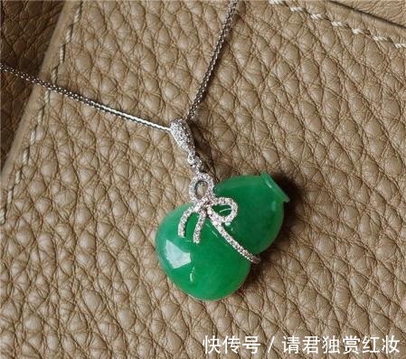 小孩儿@女神林志玲都在戴的翡翠葫芦,你喜欢哪一种