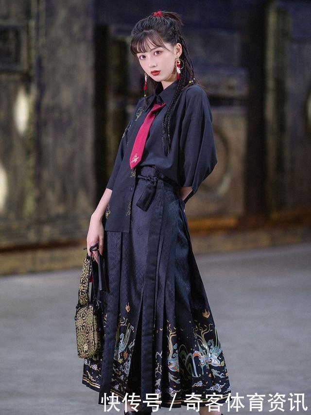 养眼|最近火了一种穿法叫“上面JK,下面汉服”,高级感十足,太养眼