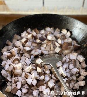 隔离在家方便面吃腻了,送您卤肉饭做法,荤素都有,美味营养