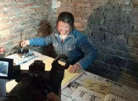颜楷|农村大姐的书法精致华美,高古大气,专家:村书协水平而已!