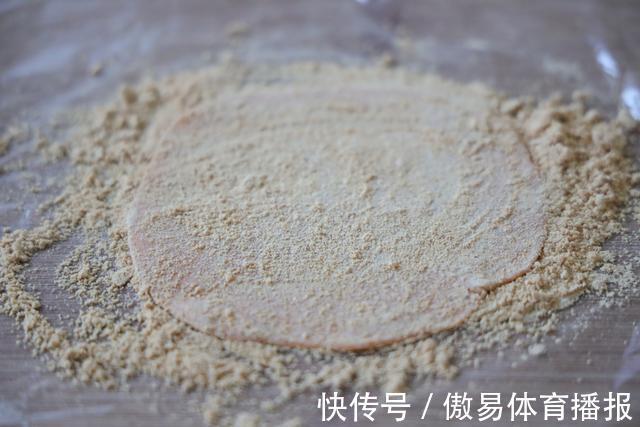 玉米油|糯米粉和南瓜这样做，既当点心又当早餐，软糯香甜，越吃越上瘾