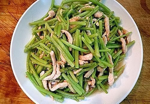 肝脏|养肝要多吃此菜,每天炒一盘,排出毒素,肝脏越来越健康