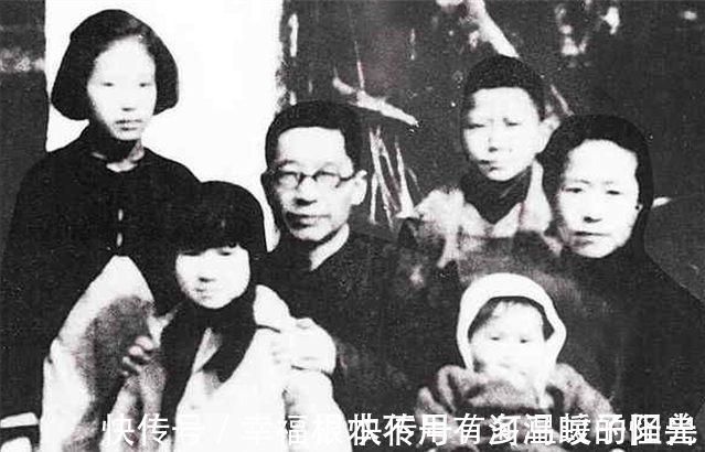 老舍&父亲老舍投湖自尽,他在公园陪遗体坐了一天,一生夹着尾巴做人