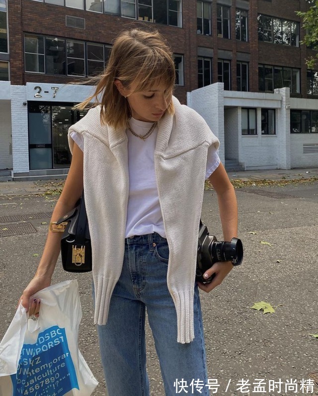 小蛮腰|白T恤的花样穿法要学会,帮你展现出不经意的时髦感,落落大方