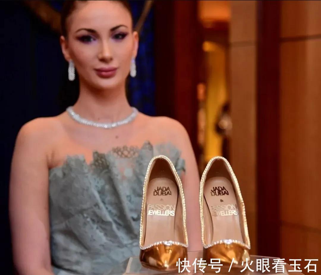 鞋子 将镶满珠宝的鞋子踩在脚下,会是什么样的感受?