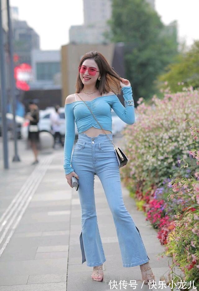 肩宽 亲民风格的打底裤,用心挑选和搭配的女生,身段突出