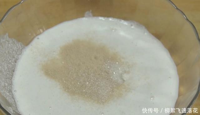 筷子|大米别只会煮饭了,加一把花生,筷子一搅,蓬松暄软,吃着像面包