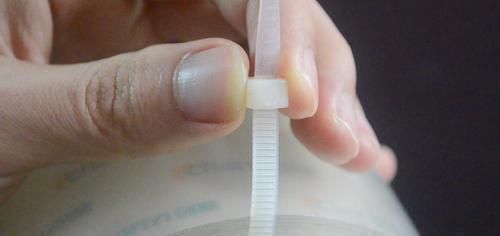 胶带|胶带上绑一根塑料扎带，作用太棒了，解决了很多人的困扰，太实用了