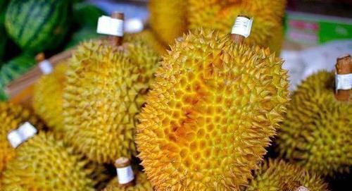 水果的时|路边摊买榴莲,水果贩子让“把壳留下”便宜点,为什么