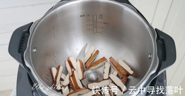 鸡鸭|冬天中老年朋友此菜要多吃,比鸡鸭鱼肉更健康,肠道舒服了!