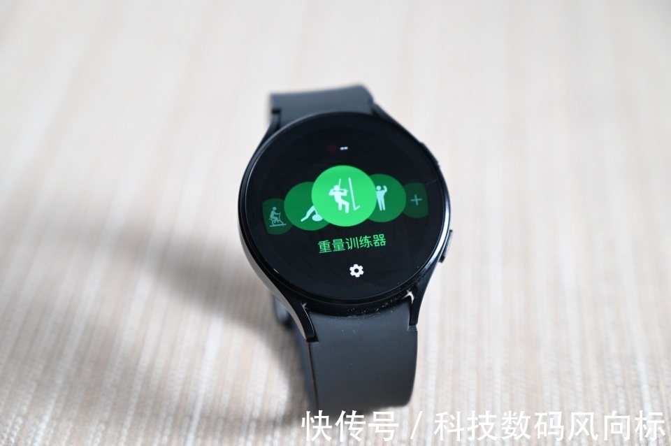 G做工精巧的腕上多面手，运动健康功能是亮点，Galaxy Watch4上手