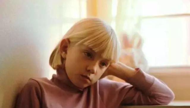 自卑|什么样的父母养出了自卑的孩子有这五种行为的,要注意了