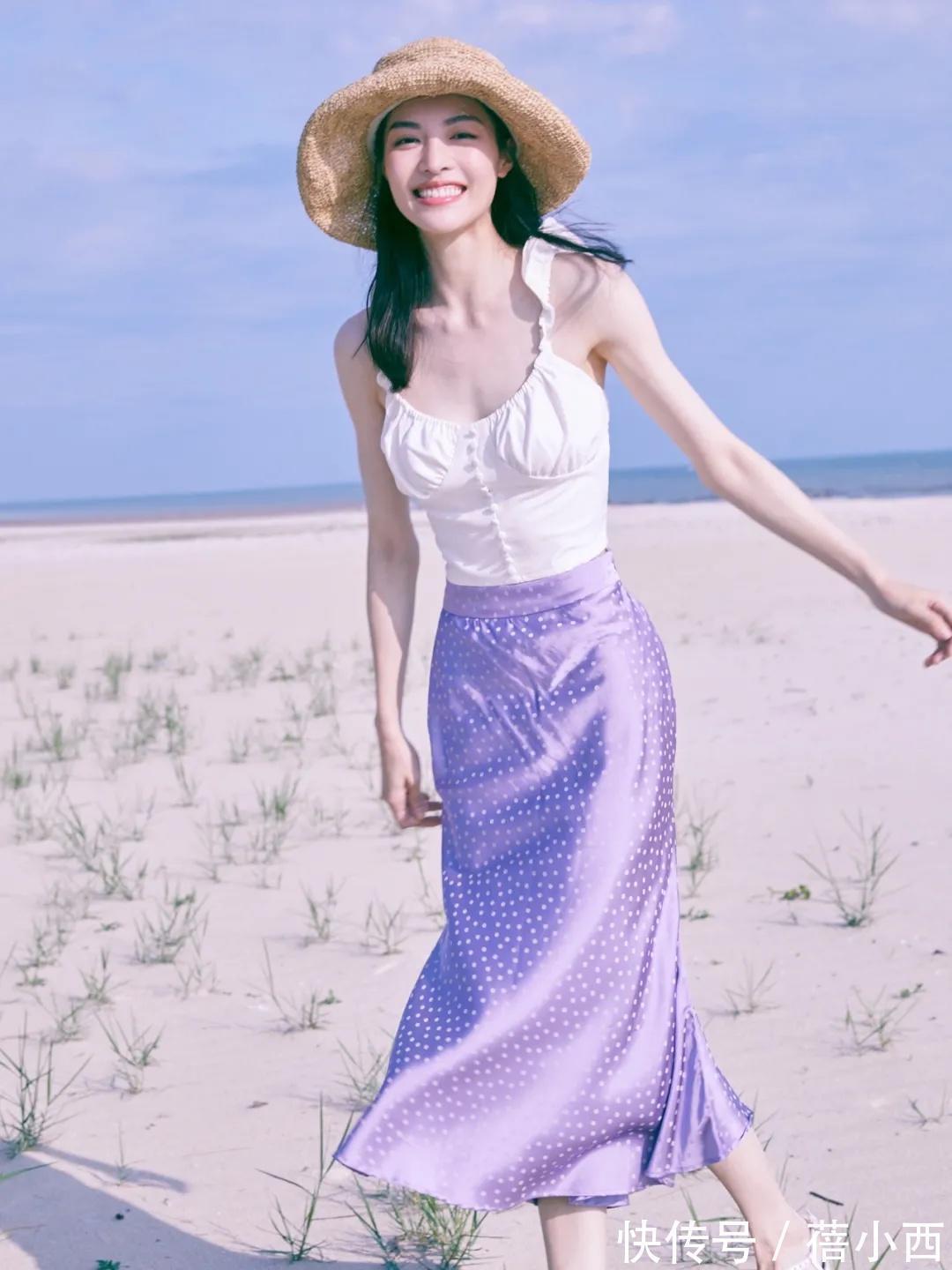 紫色|钟楚曦的身材真绝了,穿吊带上衣没赘肉,配半身裙曲线流畅好吸睛