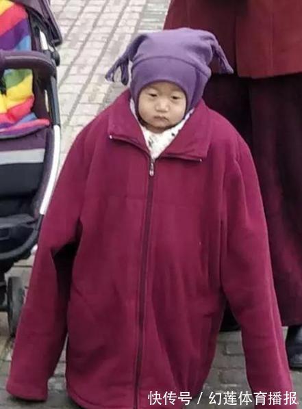 奶奶|宝妈下班回家,发现女儿的脚“胖了”,帮孩子脱掉袜子后笑出声