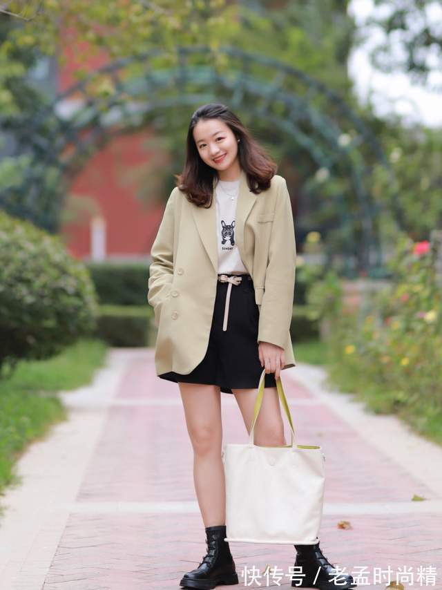 小蛮腰|微胖女生怎么穿才好看？西服外套搭配T恤和黑色短裤，显高又显瘦